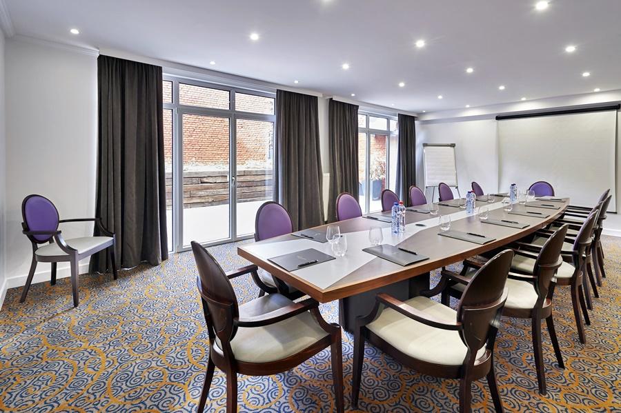 Hotel Floris Avenue 4*